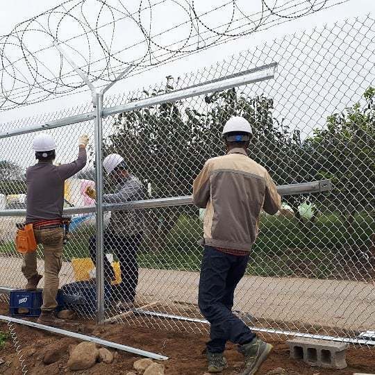 군부대 휀스 시공사진 입니다.